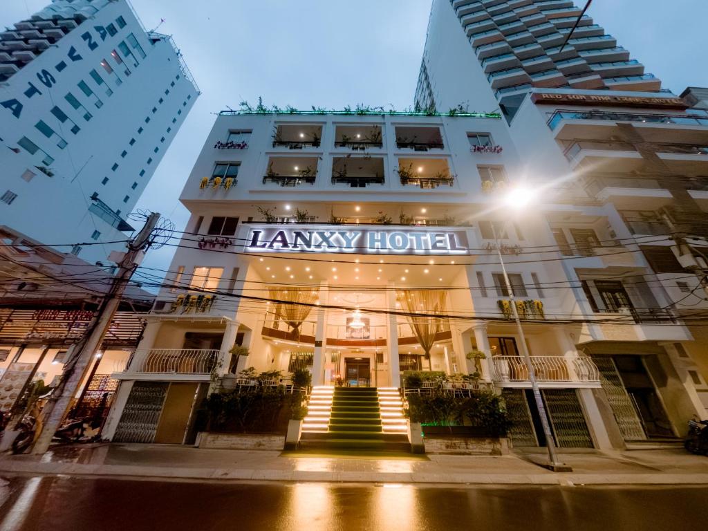 Review Lanxy Hotel Nha Trang, Nơi Nghỉ Dưỡng Trung Tâm Phố Biển Với Hồ Bơi Ngoài Trời, Phòng Sang Trọng Gần Nha Trang Beach