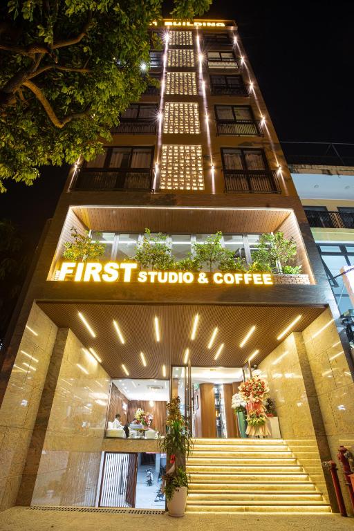 FIRST Studio Hotel Đà Nẵng, khách sạn giá rẻ gần trung tâm, thuận tiện di chuyển
