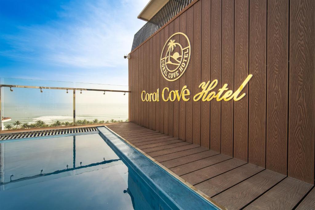 Coral Cove Hotel Đà Nẵng, khách sạn sang trọng với hồ bơi ngoài trời quanh năm
