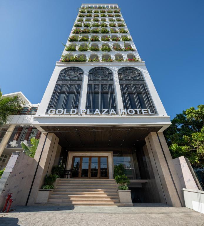 Gold Plaza Hotel Đà Nẵng, khách sạn sang trọng với hồ bơi ngoài trời quanh năm