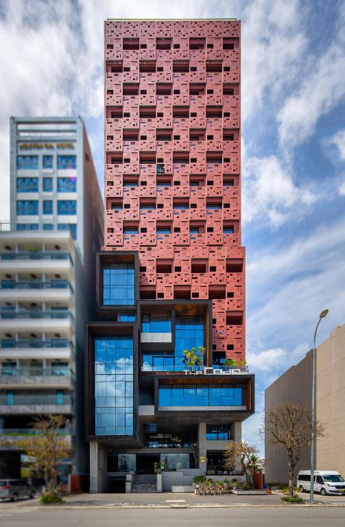 The Code Hotel & Spa Da Nang, khách sạn sang trọng với hồ bơi ngoài trời và tiện nghi hiện đại