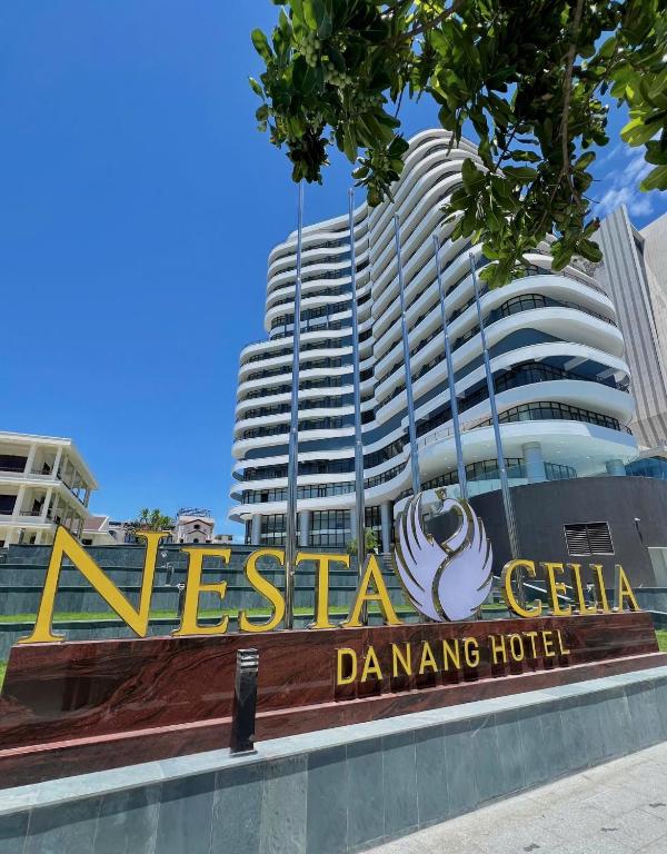 Nesta Celia Da Nang Hotel, khách sạn sang trọng với phòng nghỉ view biển Mỹ Khê tuyệt đẹp