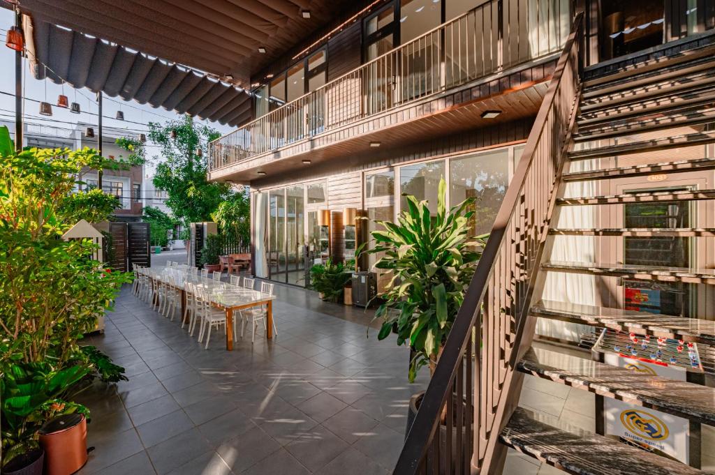 Nearby Han River Tropical Villa Đà Nẵng, tiện nghi đẳng cấp với hồ bơi và sauna