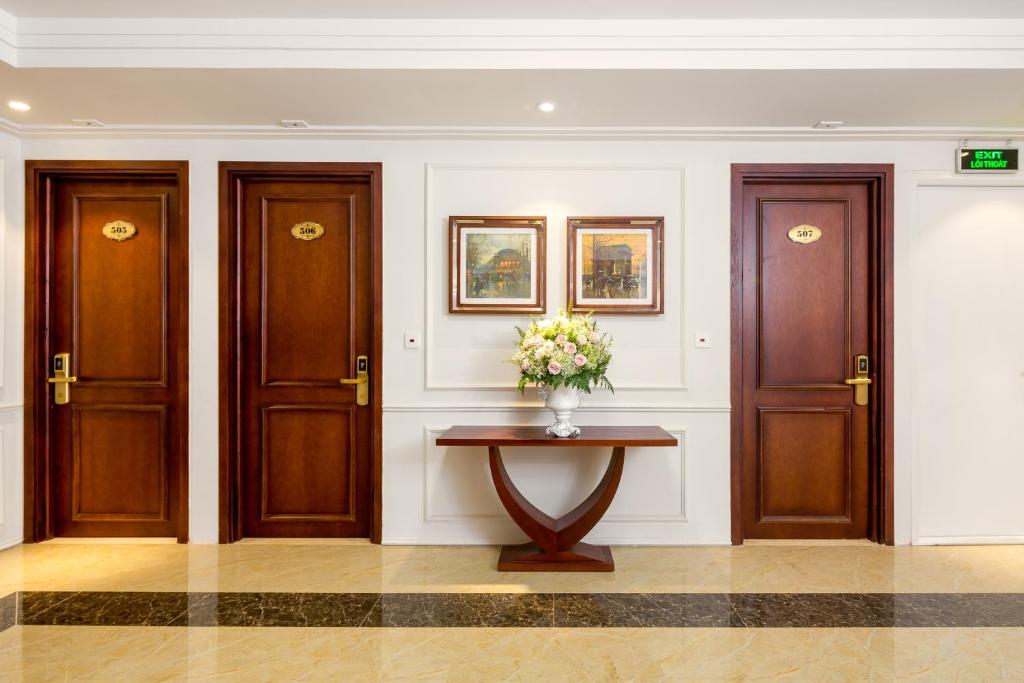 Menora Grand Da Nang, khách sạn 4 sao chỉ cách biển Mỹ Khê vài bước chân