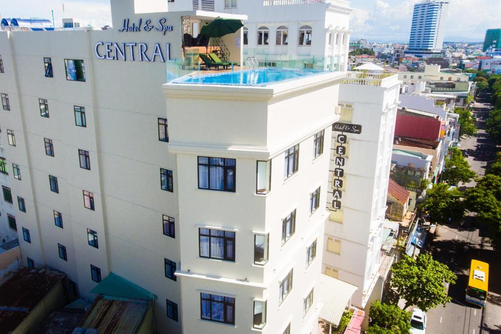 Central Hotel & Spa Đà Nẵng, khách sạn nổi bật với dịch vụ spa thư giãn và hồ bơi ngoài trời