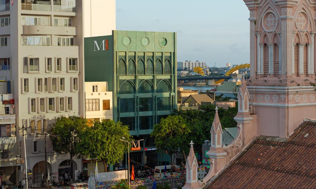 M Village Hotel, khách sạn trung tâm Đà Nẵng với vị trí thuận tiện cho công tác và du lịch