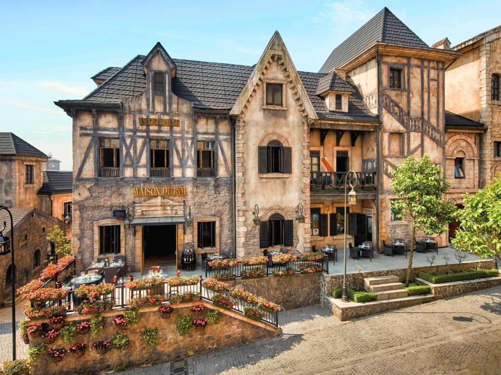 Mercure French Village Đà Nẵng, khách sạn nổi bật gần cáp treo Bà Nà Hills