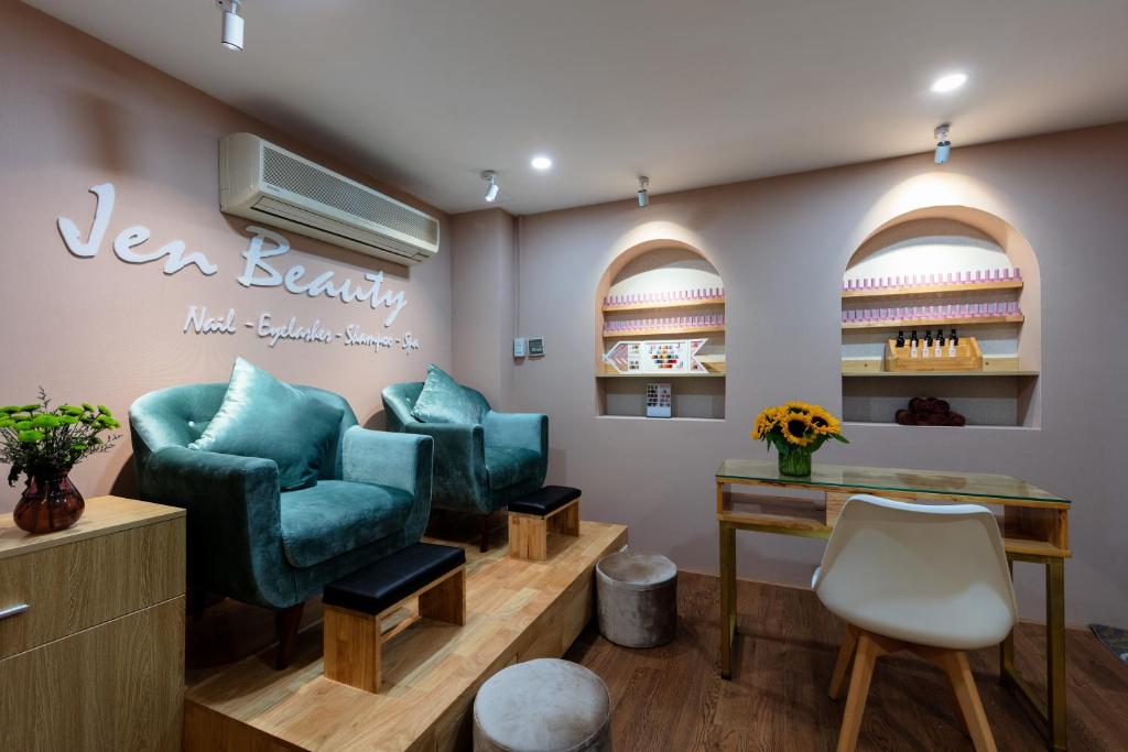 Skylark Hotel Hà Nội, dịch vụ chuẩn 4 sao với lễ tân 24/7 chuyên nghiệp