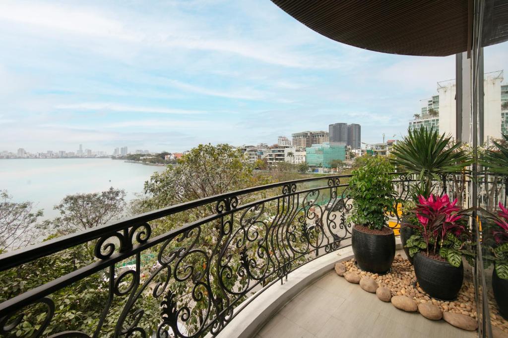 Westlake Pearl Suites & Spa 70 Xuân Diệu, khách sạn cao cấp với không gian nghỉ dưỡng hiện đại