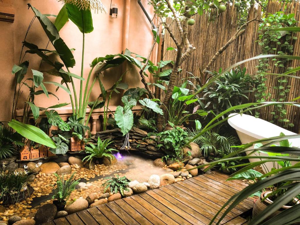 Free Public Nudes House, không gian nghỉ dưỡng sang trọng và yên tĩnh gần Hồ Tây