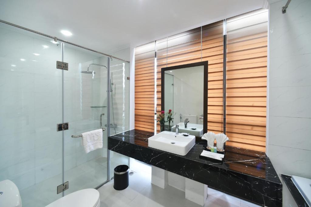 Garco Dragon Hotel 2 Hà Nội, Khách Sạn 4 Sao Gần AEON Mall Long Biên Với Phòng Gym & Nhà Hàng