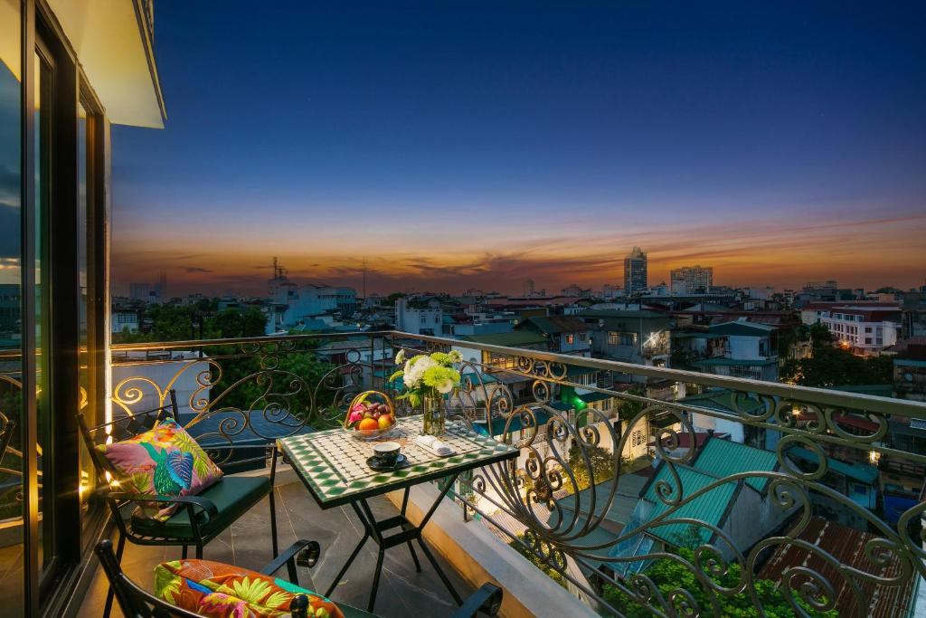 Aurora Central Hanoi Hotel, Khách Sạn Sang Nhất, Nghỉ Dưỡng Đẳng Cấp Với Tầm Nhìn Hồ Hoàn Kiếm