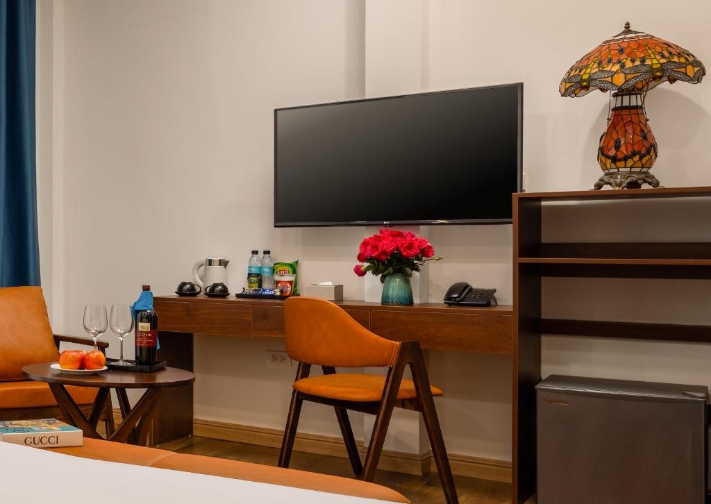 Casa Valentina Hanoi Hotel, Biệt Thự Ý Xanh Lãng Mạn, Vị Trí Trung Tâm Hà Nội Cách Ô Quan Chưởng 8 Phút