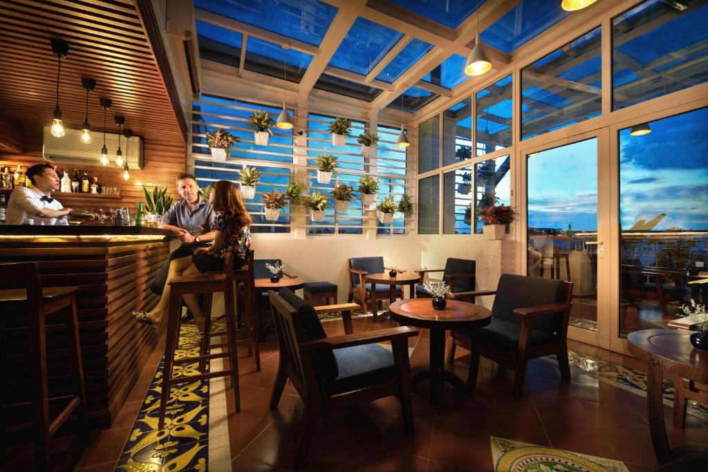 Hai Bay Hotel – Khách Sạn Hà Nội Địa Trung Hải Sang Trọng, Được Du Khách Yêu Thích Nhất Gần Hồ Gươm