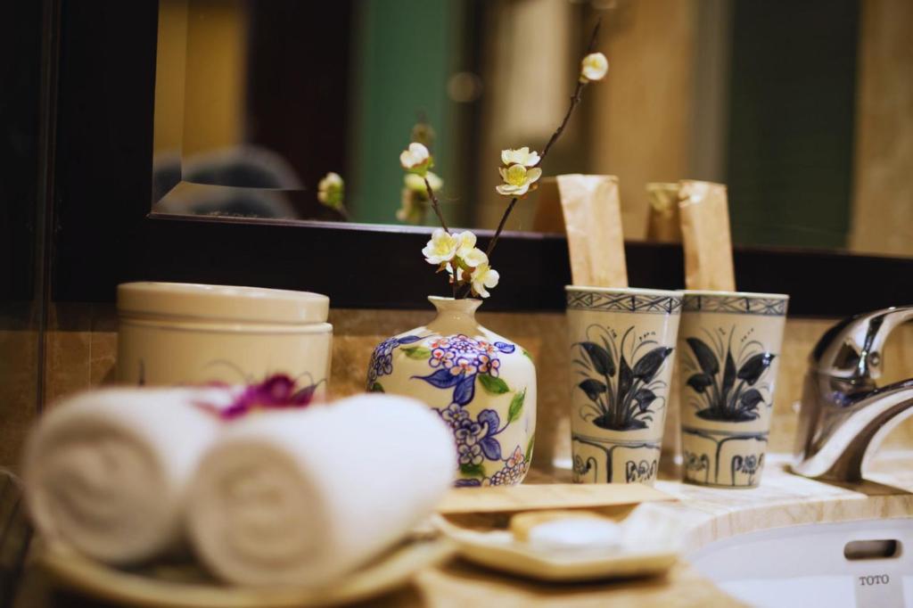 Emerald Waters Classy – Khách Sạn Hà Nội Sang Nhất Hồ Gươm, Check-in Đền Ngọc Sơn Chỉ 300m