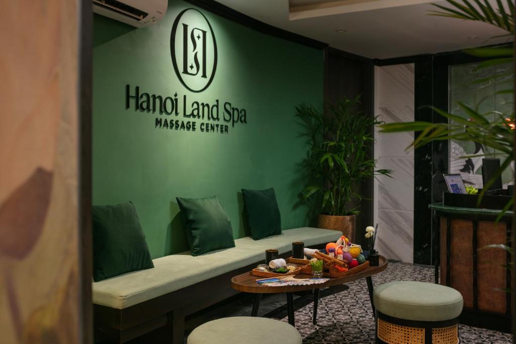 Apartment Gần Ô Quan Chưởng View Hồ Gươm: Hanoi Plaza Suite Bể Sục Rooftop Đỉnh Nhất