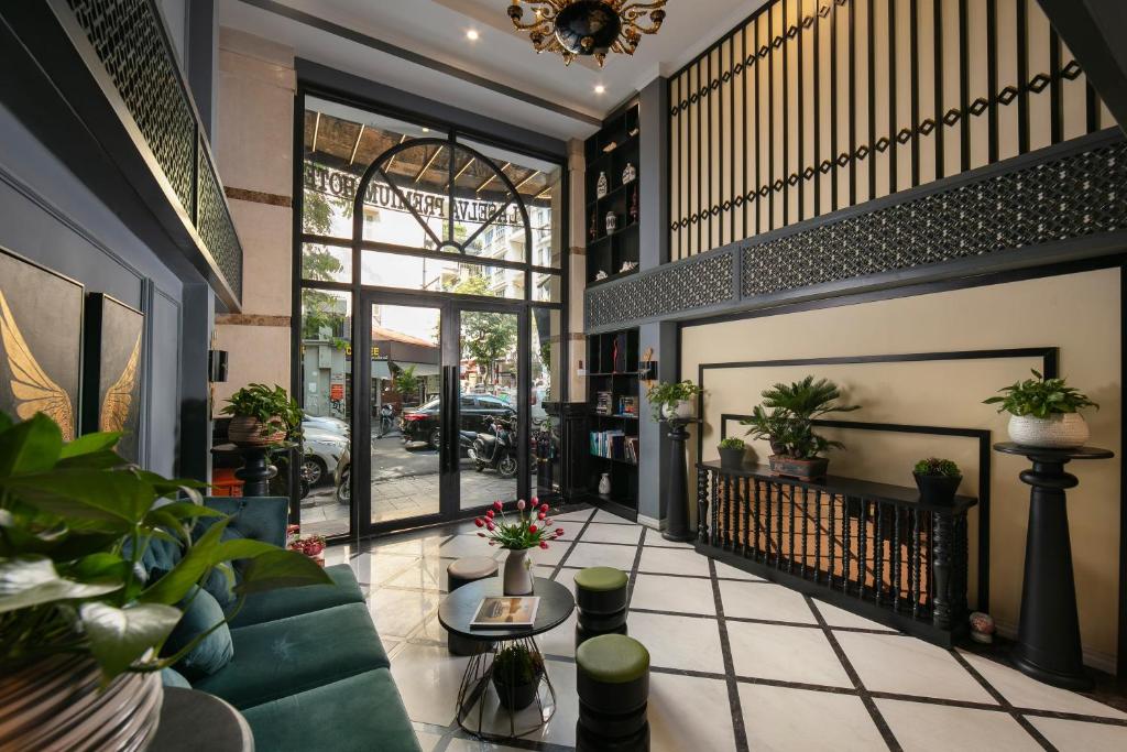 Đặt Phòng La Selva Premium – Khách Sạn 4 Sao Có Buffet Mỹ Hấp Dẫn Nhất Thủ Đô