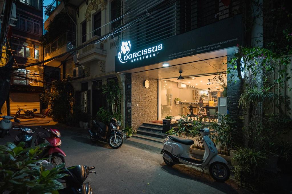 Bí Quyết Nghỉ Dưỡng Hà Nội Chill Như Đà Lạt: Narcissus Apartment – Rooftop Bar Duy Nhất Gần Ga Tàu