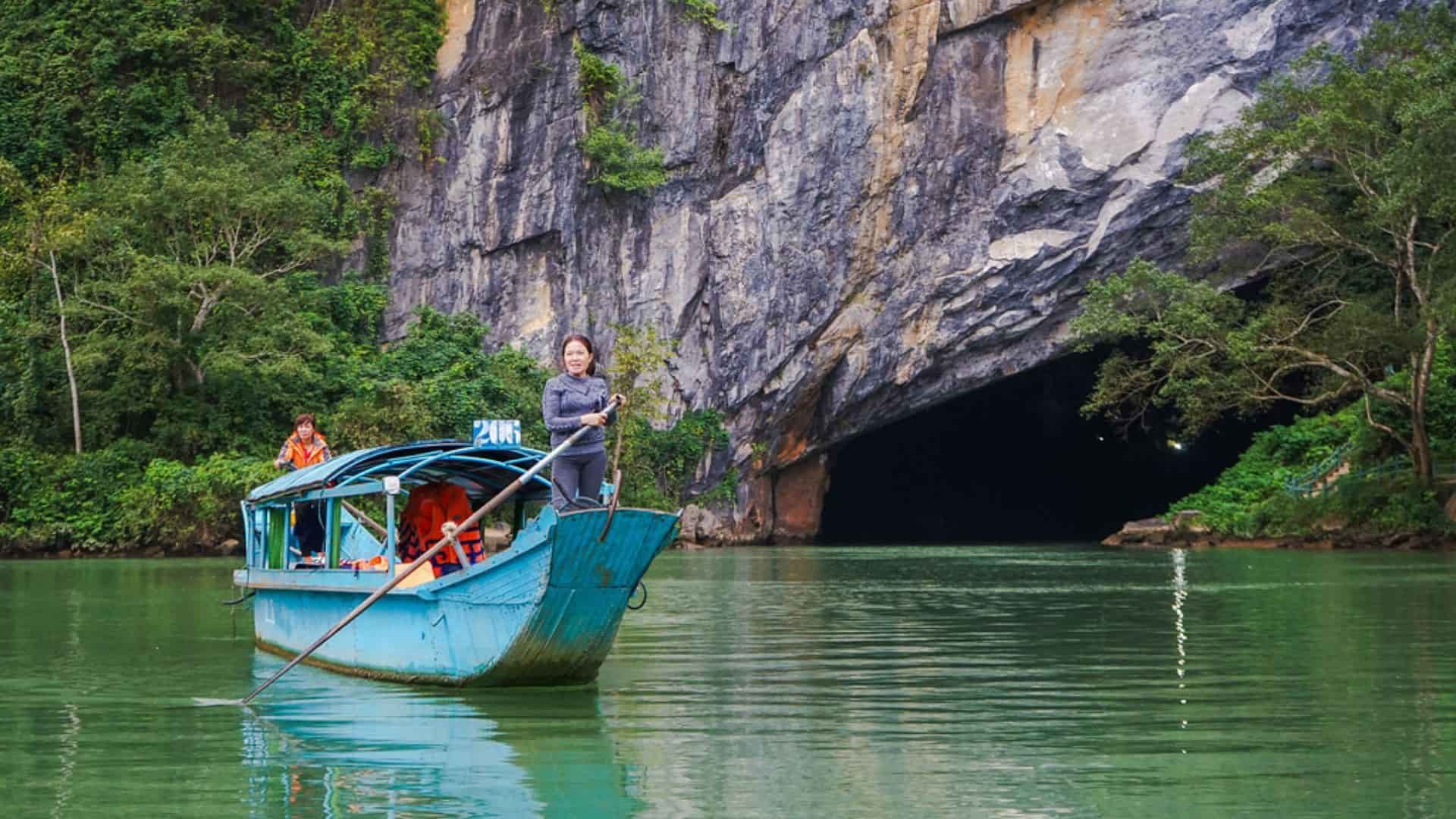 Tour Mùa Xuân Đà Nẵng 5N4Đ Đi Để Nhớ, Bà Nà + Hội An + Huế di sản + Động Phong Nha huyền bí, Thư thái khám phá hang động, check-in di sản, Không khí mát mẻ đầu năm từ Sài Gòn